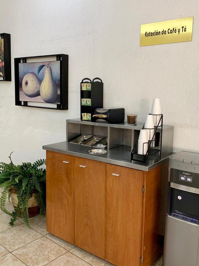 Hotel Capri De Leon Mexico Eksteriør bilde